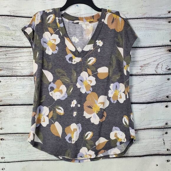 Maurices 24/7 Women's Floral V-Neck Tee Shirt Size M Gray White Mustard Lavender - Picture 1 of 6